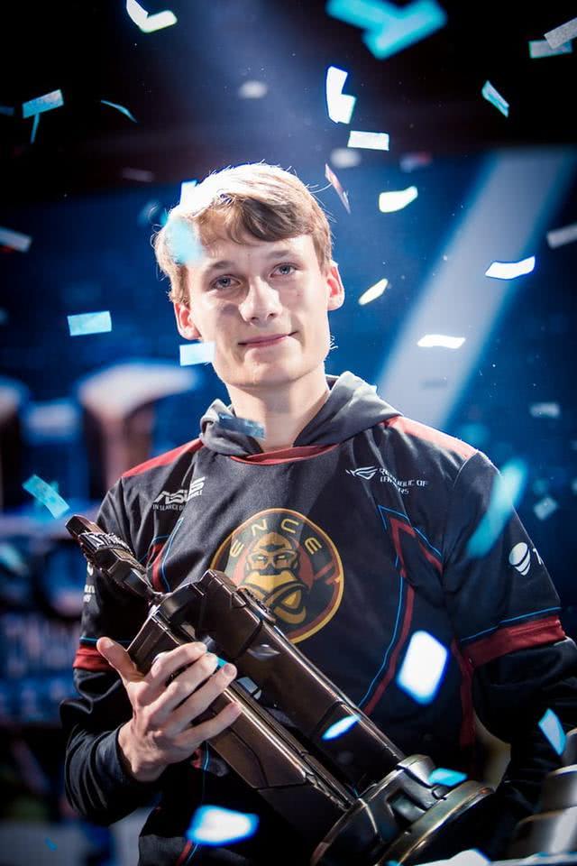 JackeyLove爆冷击败TL，高光表现引爆全场！的简单介绍